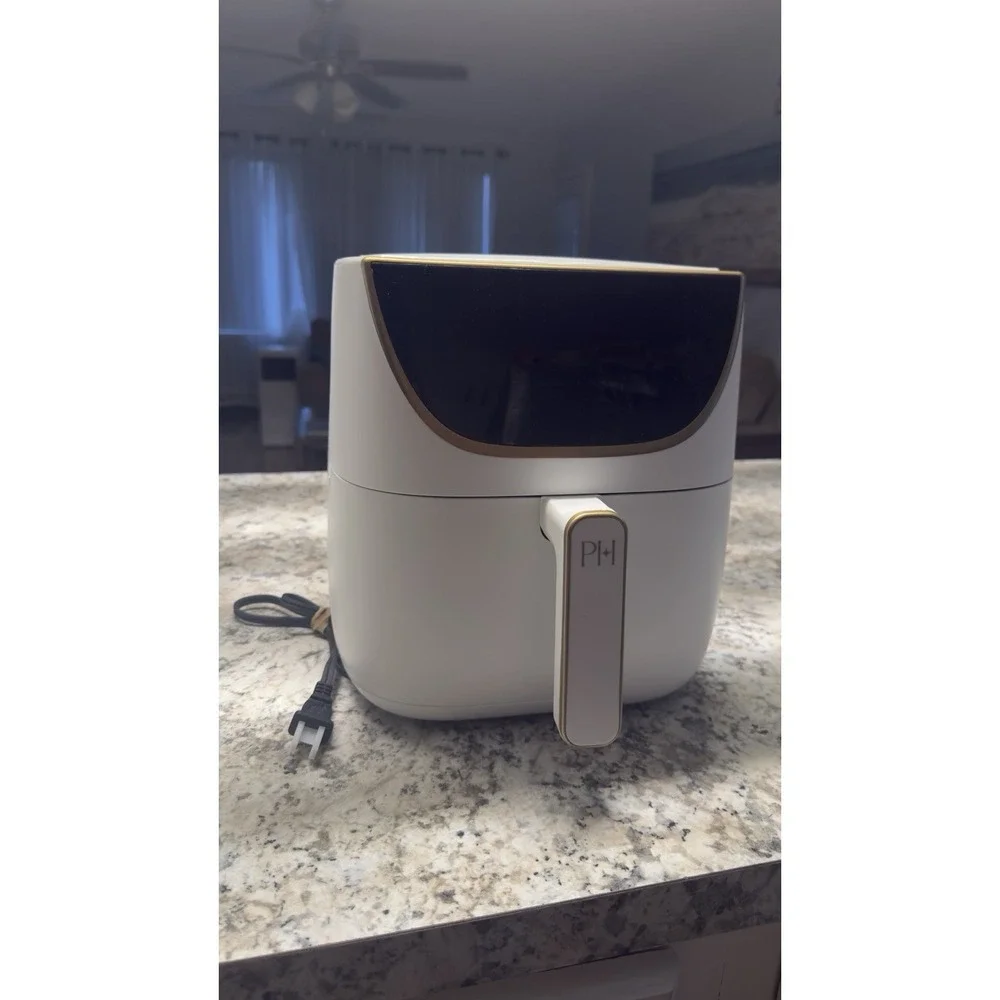 Paris Hilton Air Fryer White Digital Touchscreen Kitchen Countertop Appliance
